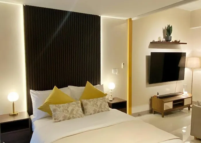 Netflix And Chill Cozy Unit Bgc Apartment *