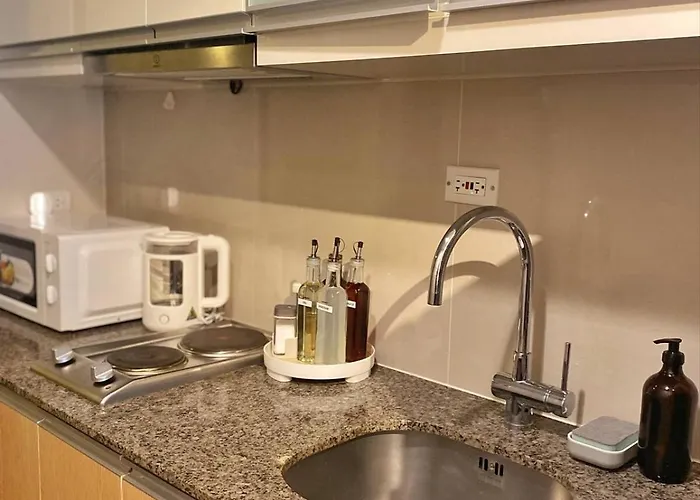 Netflix And Chill Cozy Unit Bgc Apartment Manila