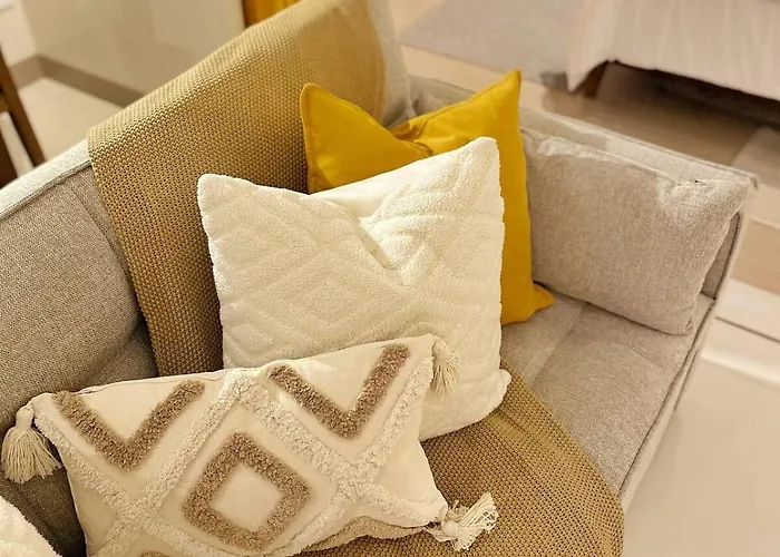 Apartment Netflix And Chill Cozy Unit Bgc Manila
