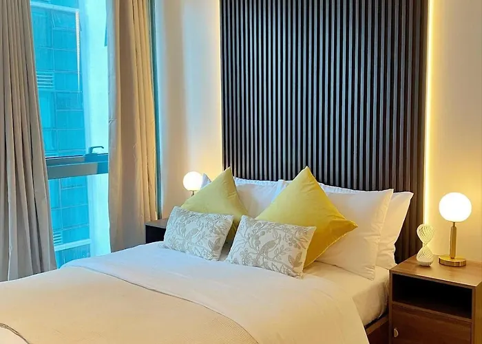 Netflix And Chill Cozy Unit Bgc Apartment